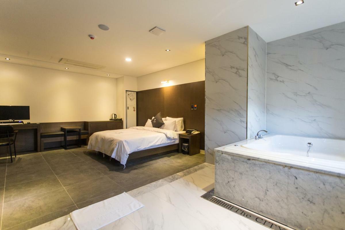 The City Hotel Jeonju Luaran gambar